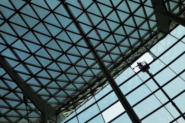 China's services activity growth hits 15-month high in August, private PMI shows