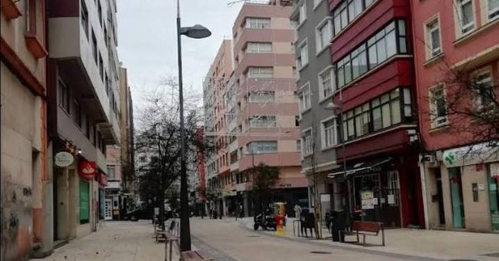 Muere un niño de dos años al enredarse con los tiradores de un estor en A Coruña