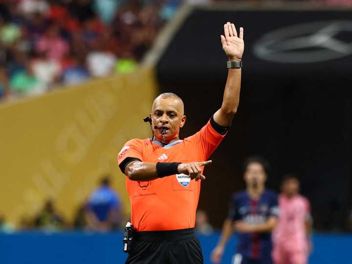 Los árbitros de los cuartos de final de la Copa Libertadores: un brasileño para Vélez vs Racing, un venezolano para River y un colombiano para Estudiantes