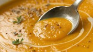 Prepara una deliciosa crema de calabaza ideal para comer en otoño