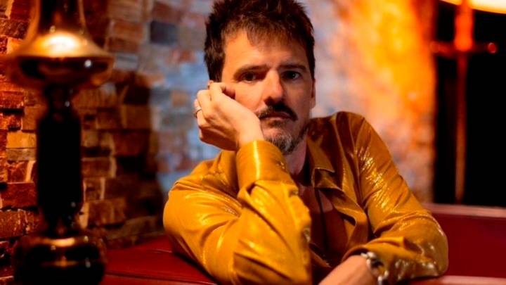 Coque Malla, cantante, actúa el miércoles en San Mateo: "El escenario es nuestra cámara hiperbárica, tiene propiedades rejuvenecedoras"