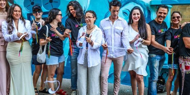 Inauguran en Puerto Vallarta mural inspirado en la cinta "La Noche de la Iguana"
