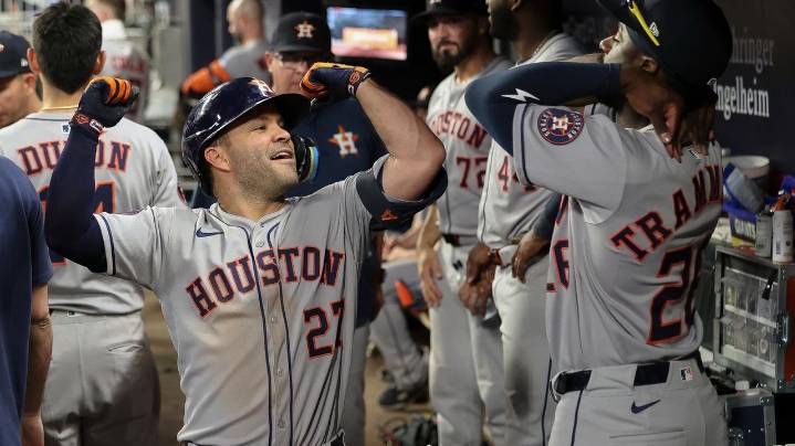 Astros receive injury scare as 9-time All-Star Jose Altuve leaves game with right foot discomfort