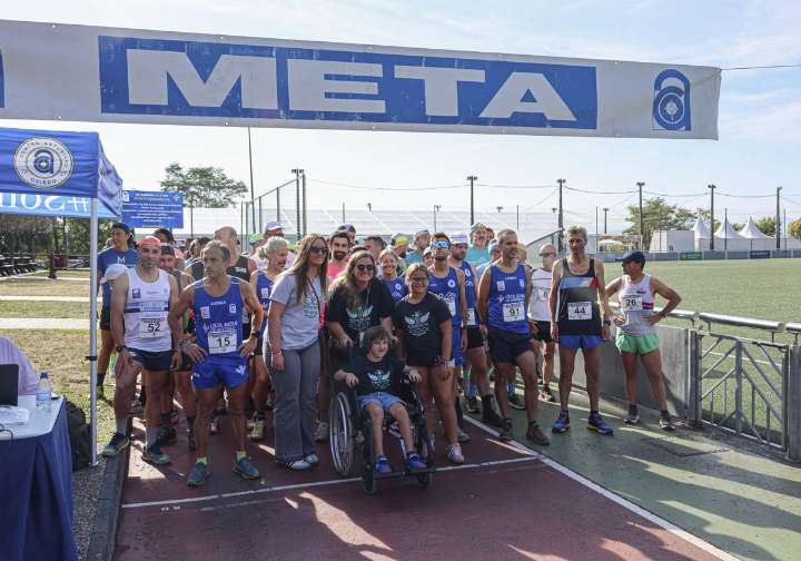 El Centro Asturiano corre por Javi: «El cariño es la mejor medicina»