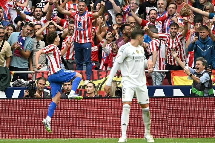 El Atlético noquea al Madrid con un soberbio Julián Álvarez