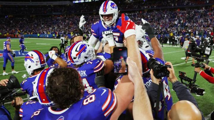 Josh Allen rallies Bills for 16 points in last 4 minutes to stun Ravens 41