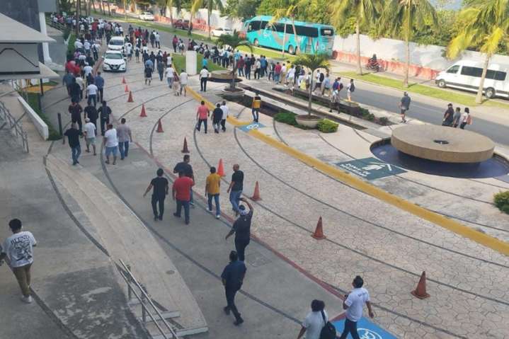 Trabajadores del hotel Golden Parnassus estallan huelga por adeudos laborales