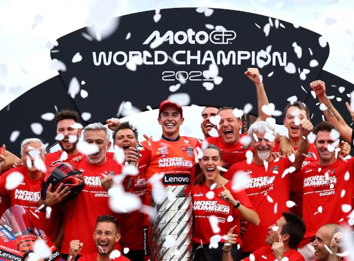 Las lágrimas de Marc Márquez tras ganar el séptimo título de MotoGP: “Estoy en paz, y esto es lo más importante”