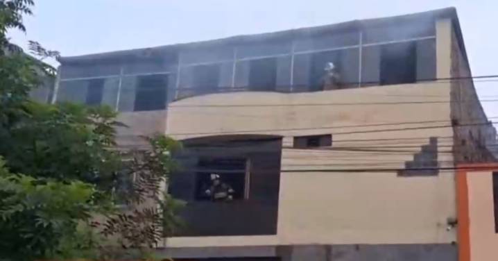 Incendio en San Juan de Lurigancho: Bomberos atienden emergencia de código 2 en una fábrica de resortes