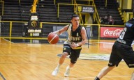Se juegan tres partidos por el torneo de Primera del básquet local