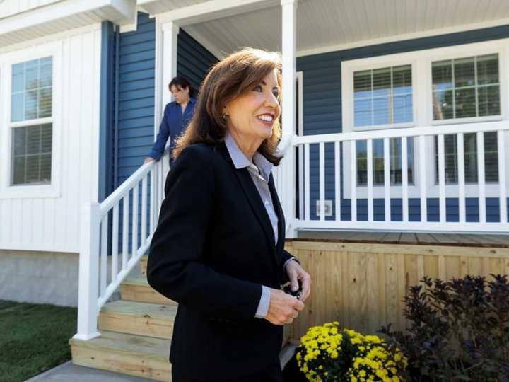 Buenas noticias para Nueva York: Kathy Hochul anunció la construcción de casas prefabricadas de bajo costo