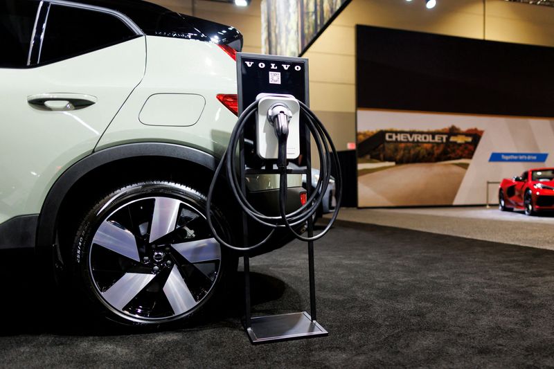 Europe's electric car industry urges EU not to delay CO2 emission targets