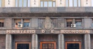 La polémica mano del Tesoro en el dólar: todas las opiniones a favor y en contra
