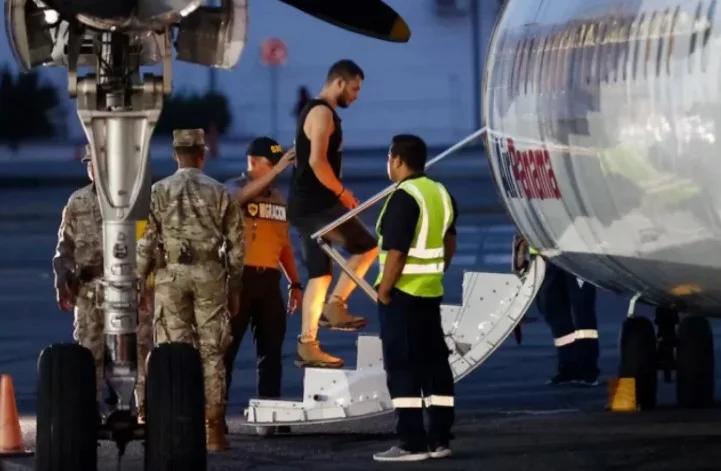Diez argentinos deportados de EE.UU. llegaron a Ezeiza tras escalas en Bogotá y Brasil