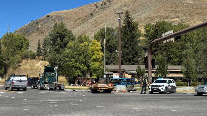 Heads up: Police directing traffic at Y intersection following trailer incident