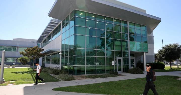 Letters to the Editor: A strong recommendation for community colleges in beginning a career