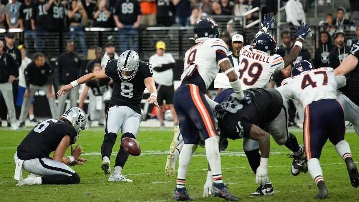 Bears flip script with blocked FG attempt to beat Raiders