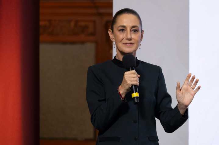 Sheinbaum condena actos violentos de encapuchados en campo militar por los normalistas de Ayotzinapa