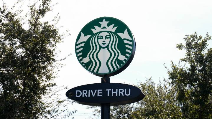 Starbucks lays off 900 employees as part of turnaround plan