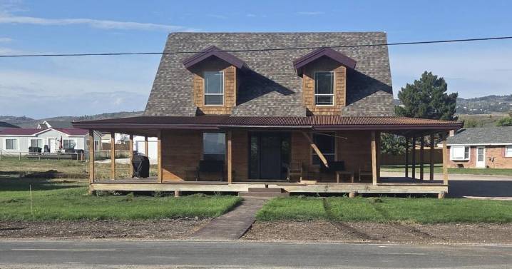 Police seeking driver who fled after crashing into Garden City home