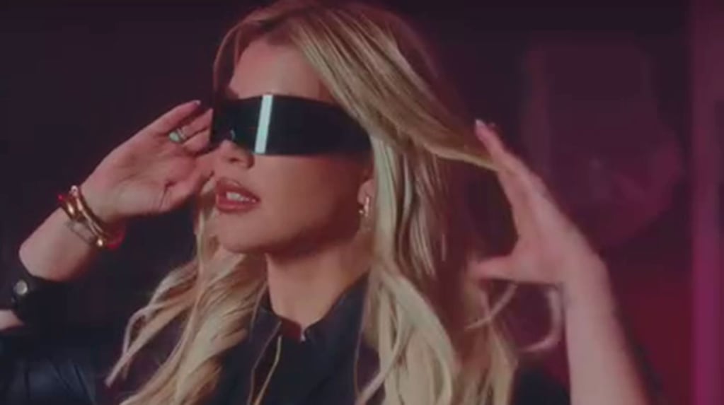 Wanda Nara se mostró con una taser en el adelanto de “Tóxica” y desató la polémica