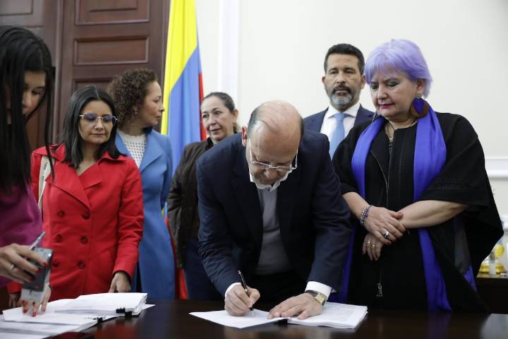 El Gobierno Petro radica su última reforma tributaria en el Congreso