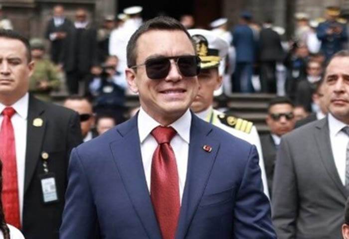 Ecuador se ofrece a recibir hasta 300 migrantes deportados de EEUU