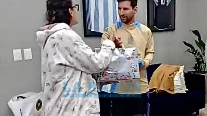 La marca De Mil Amores junto a Messi en el predio de la AFA