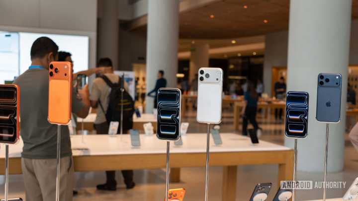 Apple’s shiny new iPhone 17 faces “Scratchgate” as early buyers spot marks on day one