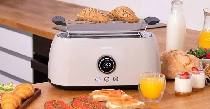 Consigue desayunos rápidos y fáciles con esta tostadora de Cecotec: ranura extra ancha y soporte para bollería