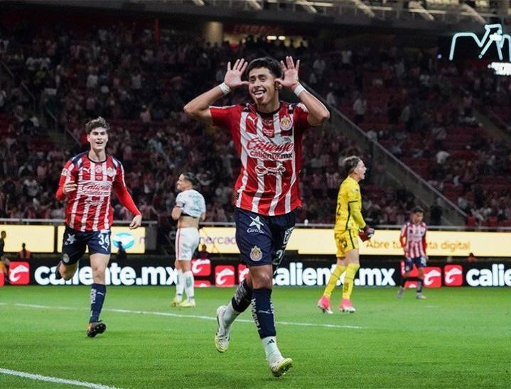 Chivas se impone 3-1 a Necaxa