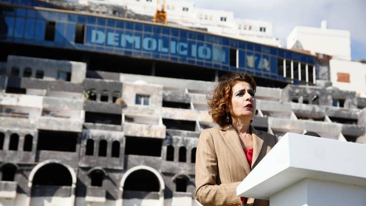 El alcalde de Carboneras afea al Gobierno su falta de respuesta ante el Algarrobico: "No nos abre ni la puerta"