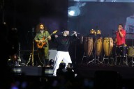 Al grito de “Palestina libre”, el rap de Residente hace cimbrar al Zócalo de la CDMX
