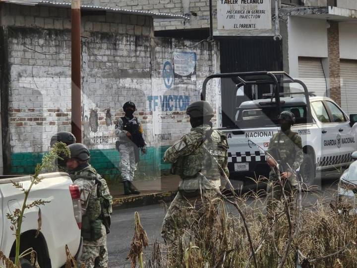 REALIZAN CATEO A TALLER MECÁNICO ASEGURAN VEHÍCULOS Y DETENIDOS