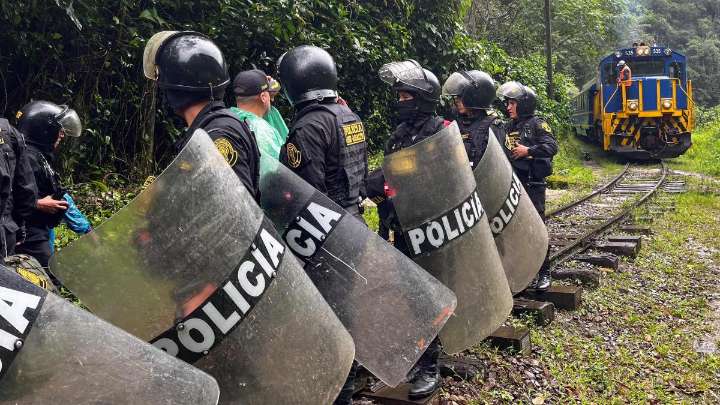 Una protesta pone Machu Picchu en pie de guerra: pérdidas, conflicto y turistas varados