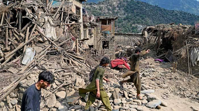 Los muertos por el terremoto de Afganistán superan los 1,400 y una réplica golpea la zona