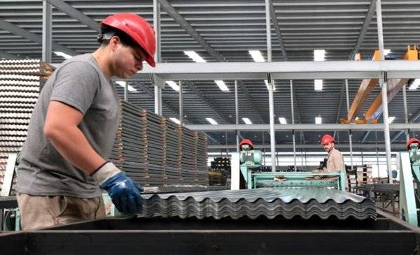 El 43% de las industrias registró caídas en sus ventas en julio y creció la cantidad de despidos
