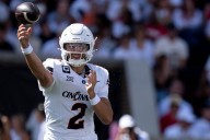 Deadspin | Brendan Sorsby throws for 3 touchdowns as Cincinnati beats Bowling Green
