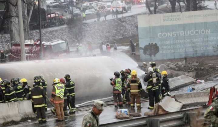 Volcadura de pipa de gas en Iztapalapa habría sido por exceso de velocidad: fiscalía de la CDMX