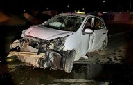 Se impacta contra semáforo y huye en Acuña
