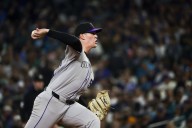 Deadspin | Josh Naylor's clutch hit helps Mariners edge Rockies, clinch playoff berth