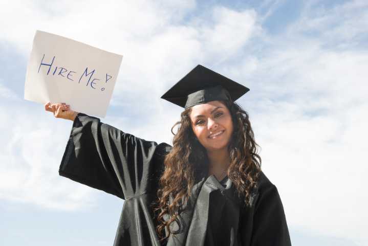 El éxodo de jóvenes graduados que abandonan Long Island