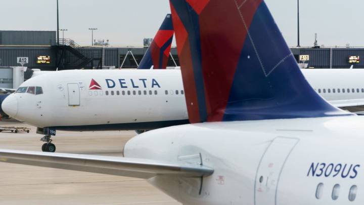 Delta flight returns to Atlanta Sunday evening after engine issue