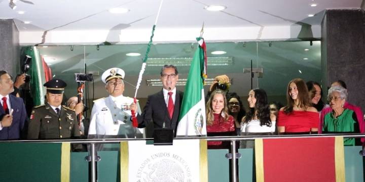 Presidente municipal de Ciudad Madero en Tamaulipas confunde los nombres durante el Grito de Independencia