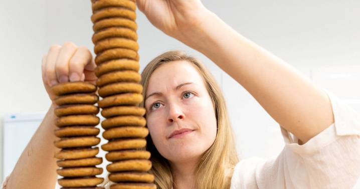 Americans left 'baffled' by Britain's love for Jaffa Cakes which are in 'every' TV show