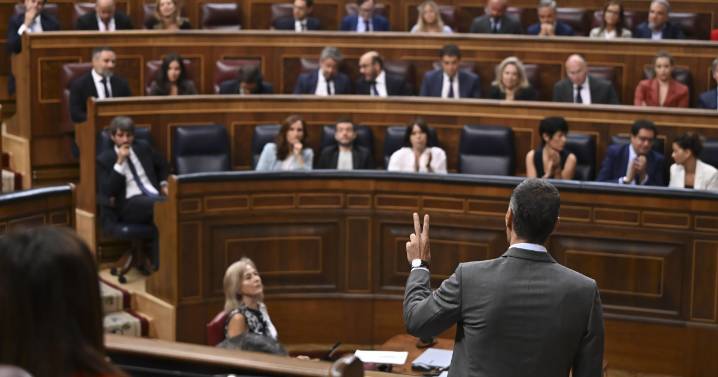 Sánchez y sus ministros reemprenden su huida en el Congreso