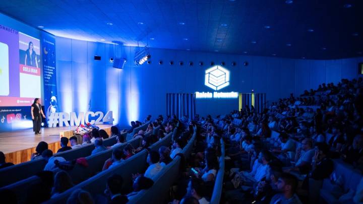 Expertos en márketing digital debaten en A Coruña sobre el papel de la IA