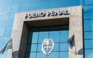 Procesan a un abogado tucumano acusado de agredir a su pareja
