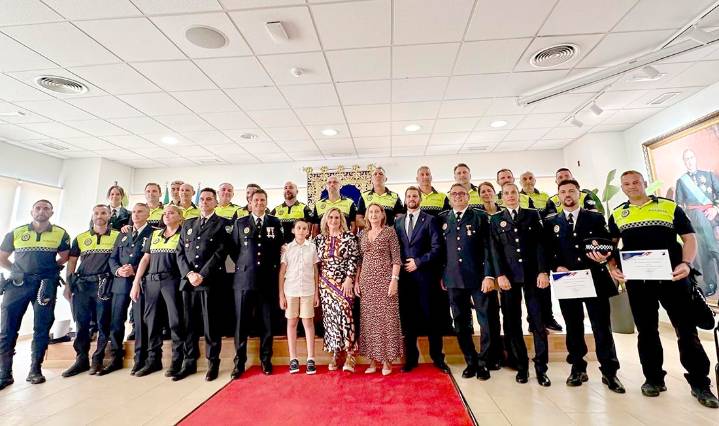 Entrega de reconocimientos y condecoraciones a la Policía Local