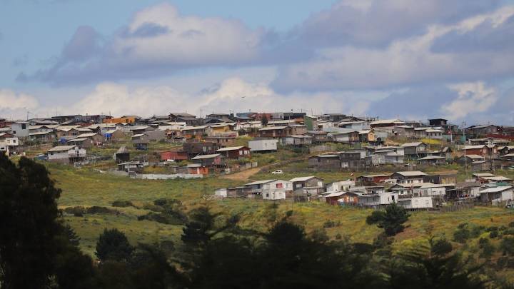 Montes y Cordero se reunieron con dueños del terreno "megatomado" en San Antonio